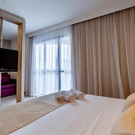 Linda Suite Com Cozinha Compacta Em Regiao Central Salvador Exterior photo