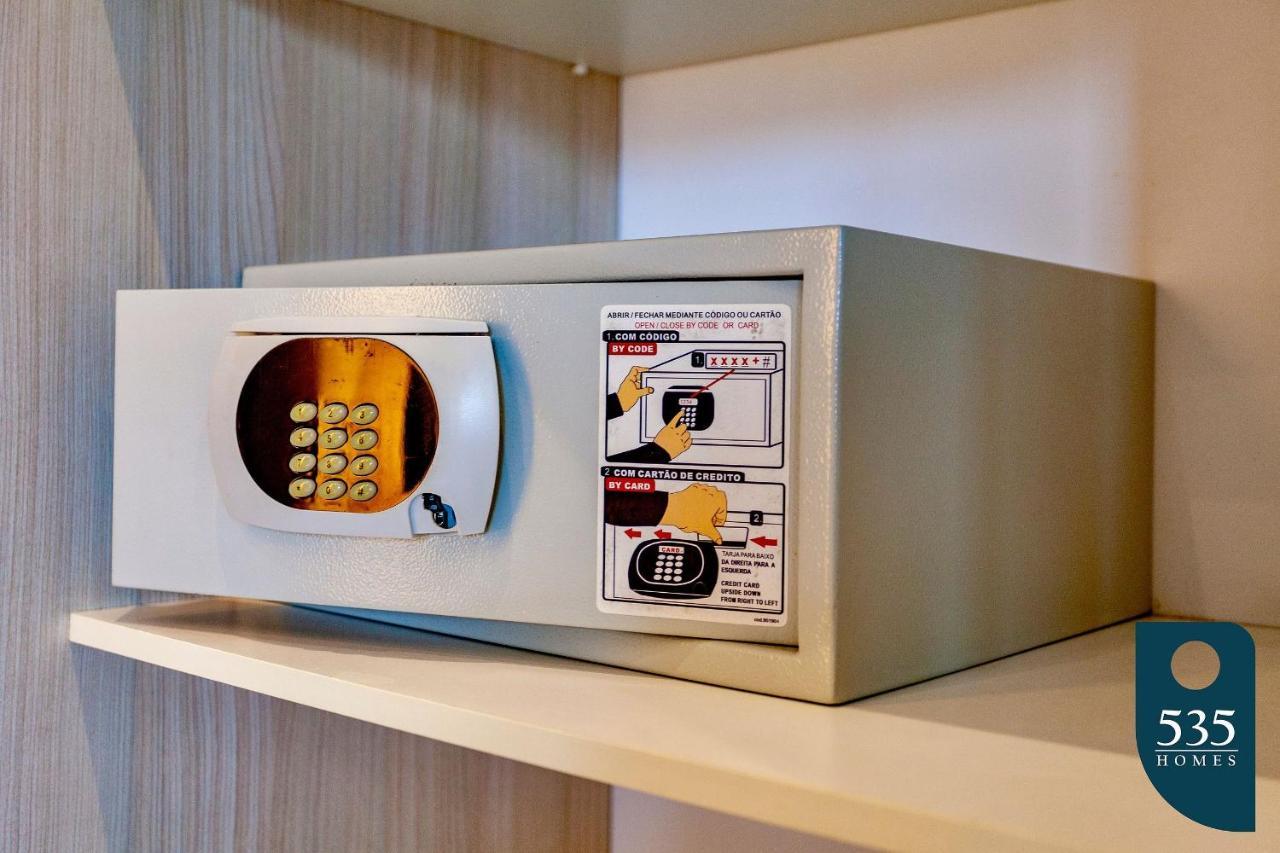 Linda Com Cozinha Compacta Em Regiao Apartamento
