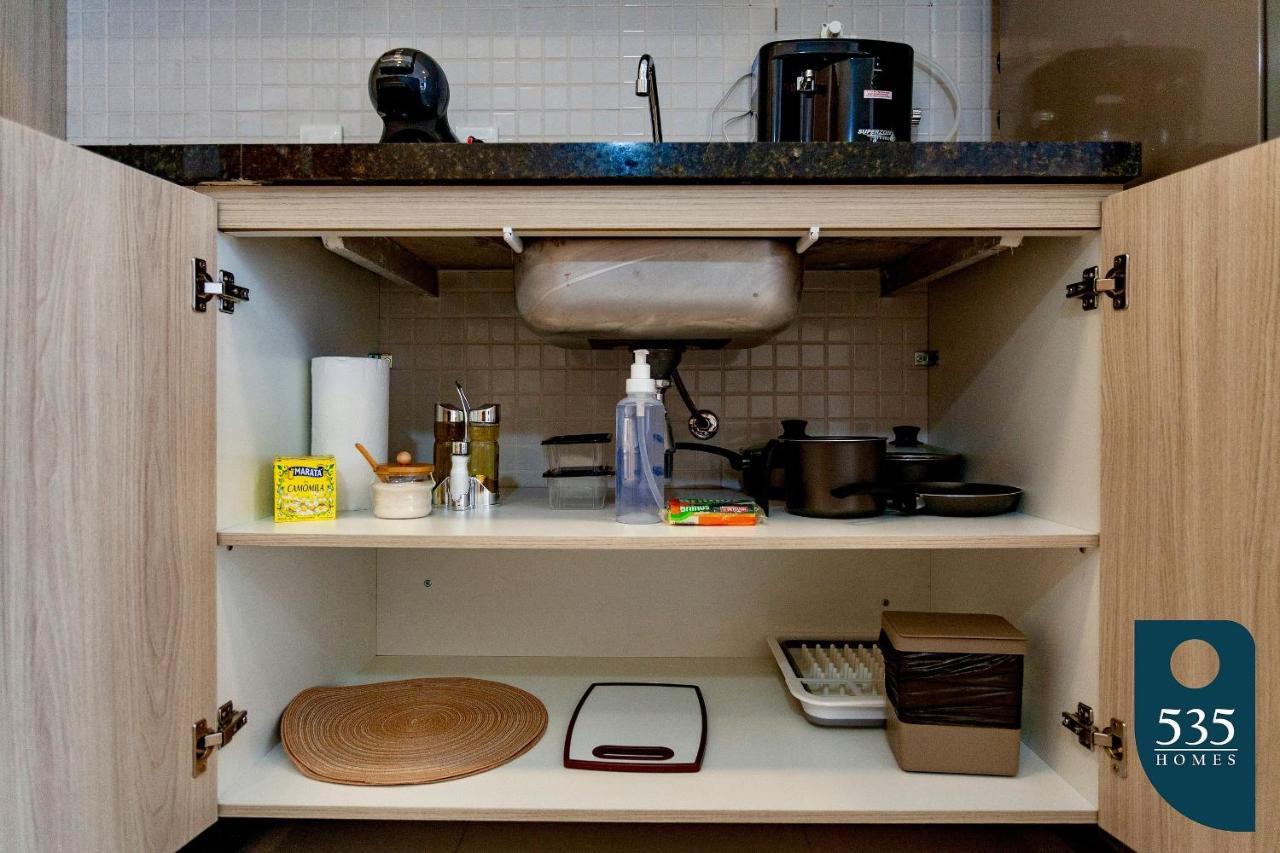 Linda Com Cozinha Compacta Em Regiao Salvador de Bahía