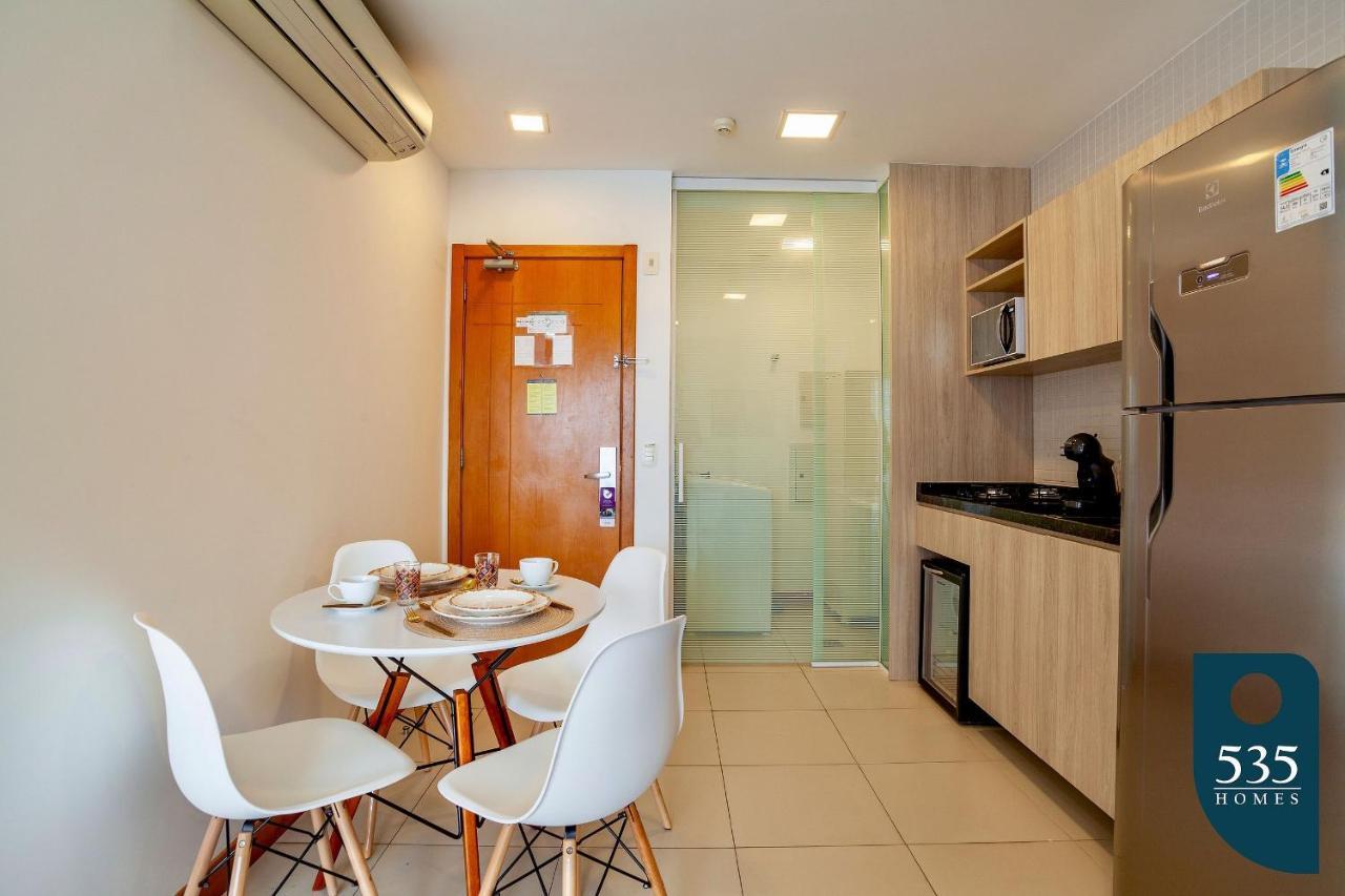Linda Com Cozinha Compacta Em Regiao *