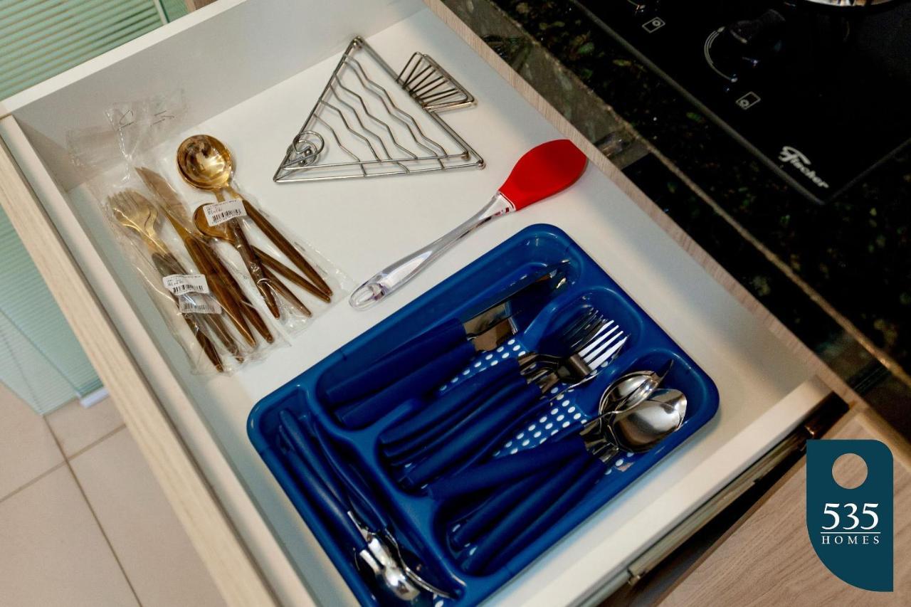 Linda Com Cozinha Compacta Em Regiao *